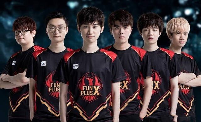 的中场球员 的中场球员