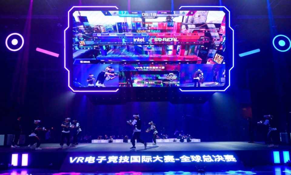 👀围绕非洲杯重要性展开争论，卡拉格称费迪南德是小丑.